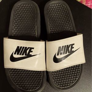 Kids 6y women’s 7 Nike slides
